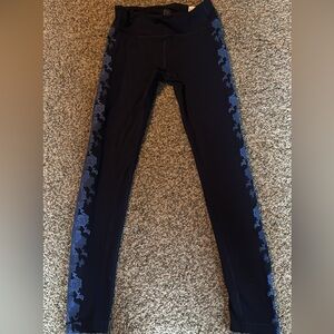 Worn once- Girls 12 (large) Athleta girls leggings